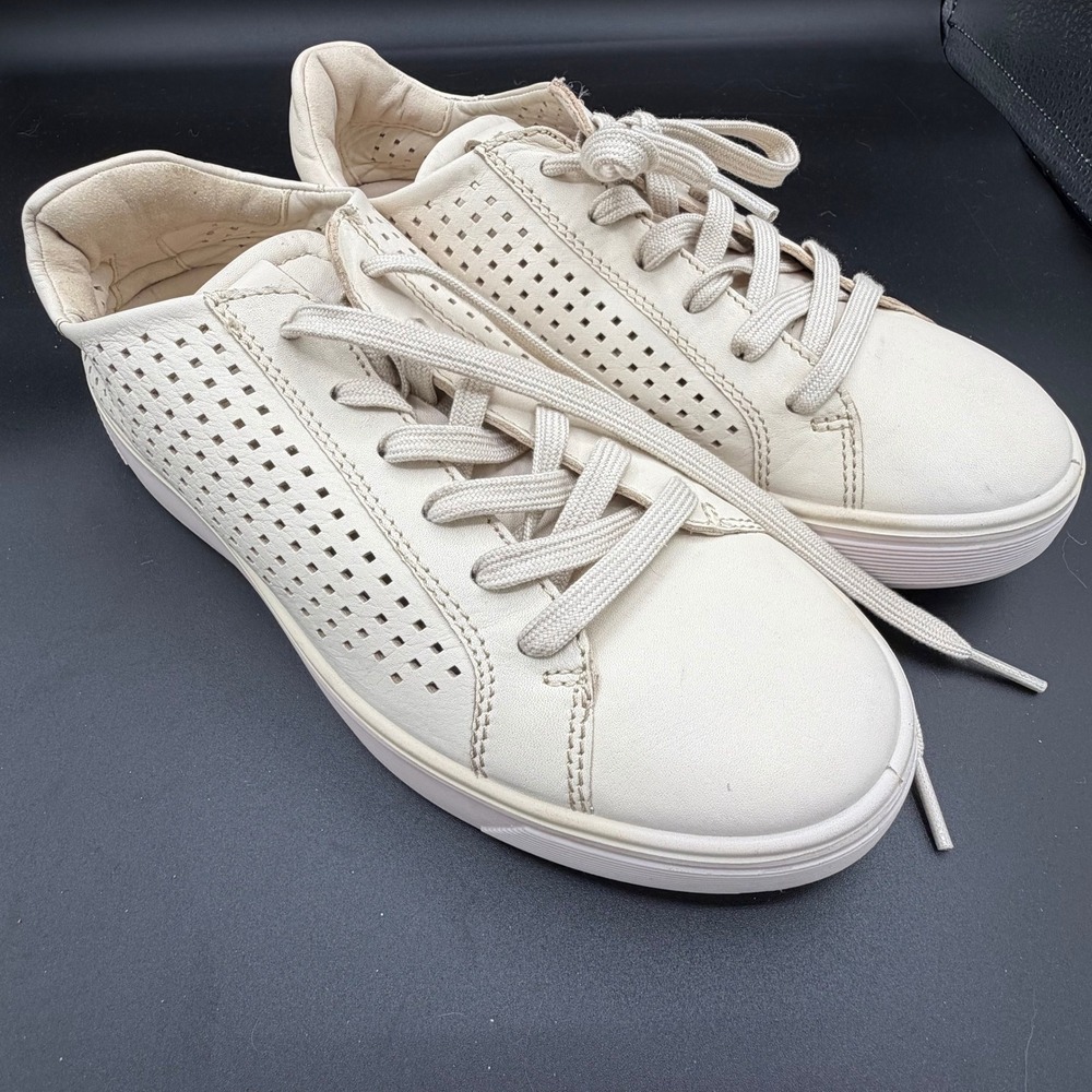 Ecco Street Tray Womens 38 US 7-7.5 Perforated Leather Sneakers Cream White